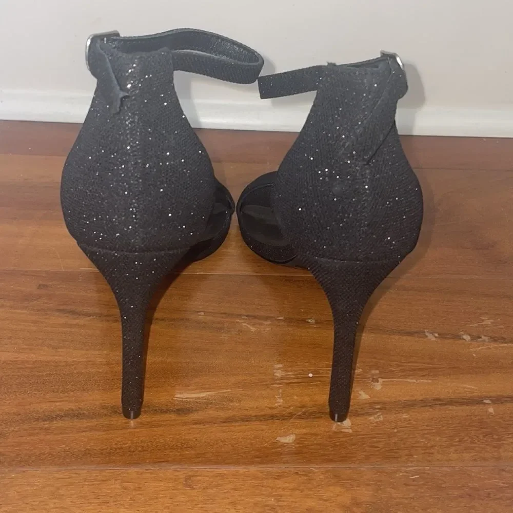 Halston Woman’s Maui Open Toe Ankle Strap Dress Sandals Size 8